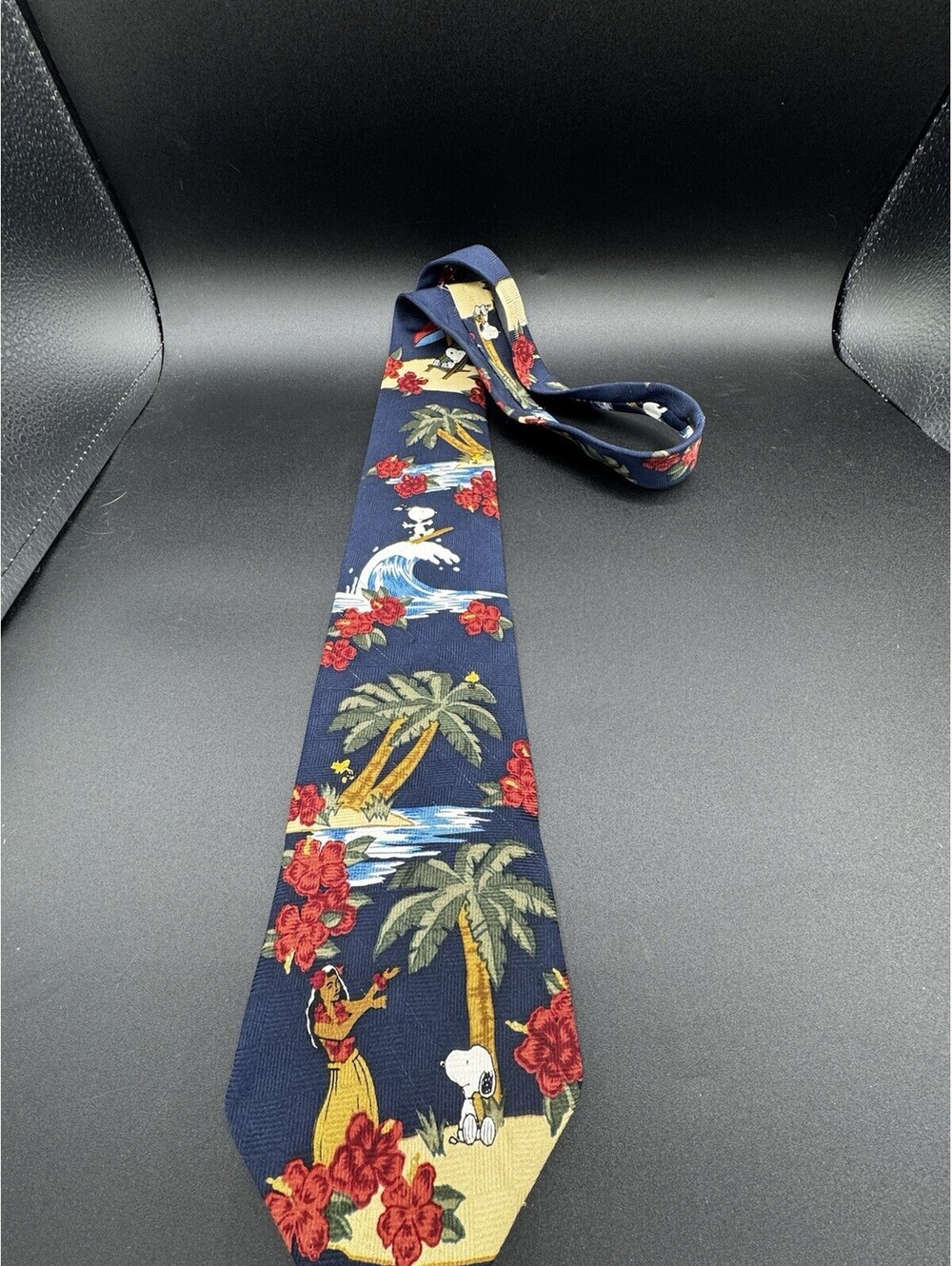 Peanuts Snoopy Woodstock Aloha Hawaii Tropical 100% Silk Novelty Tie